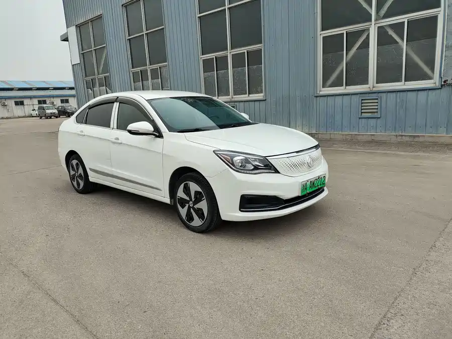 Dongfeng E70