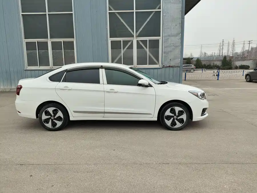 Dongfeng E70