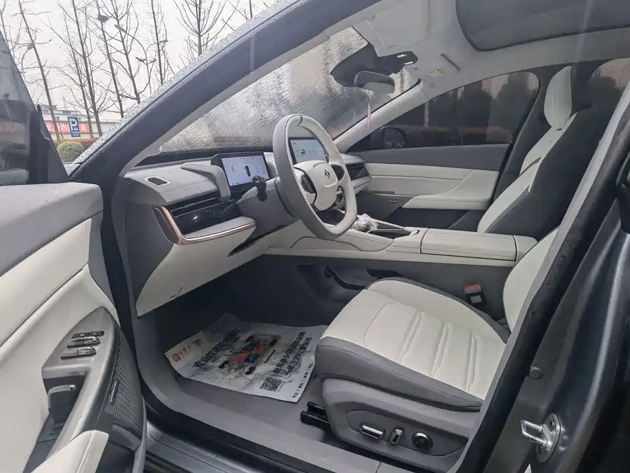 Dongfeng eπ007
