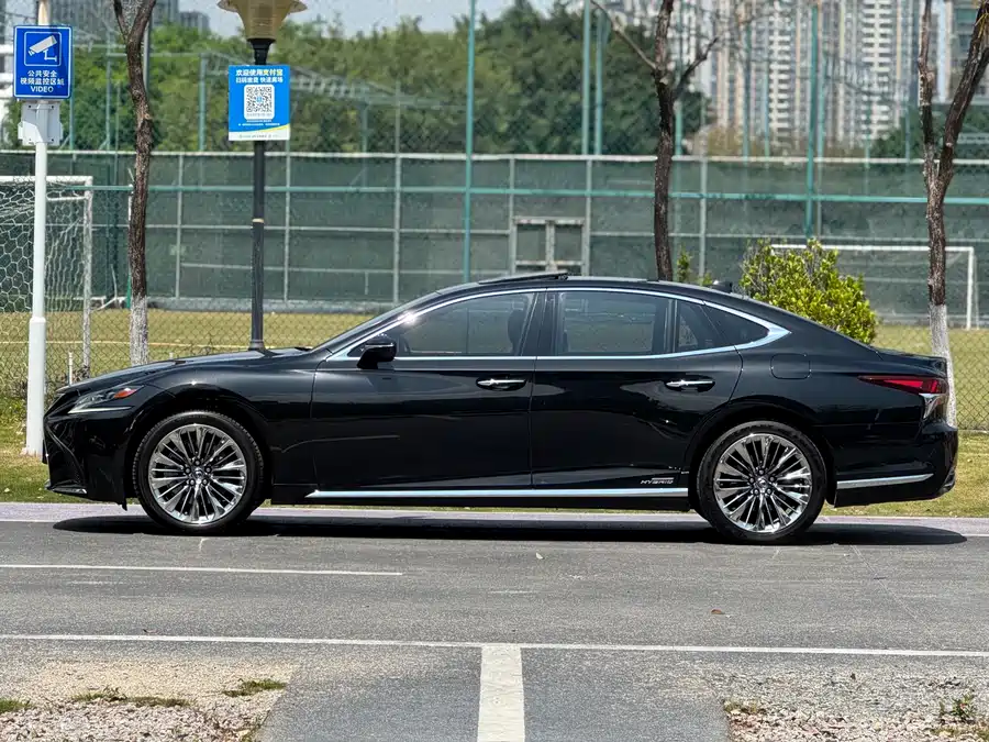 Lexus LS