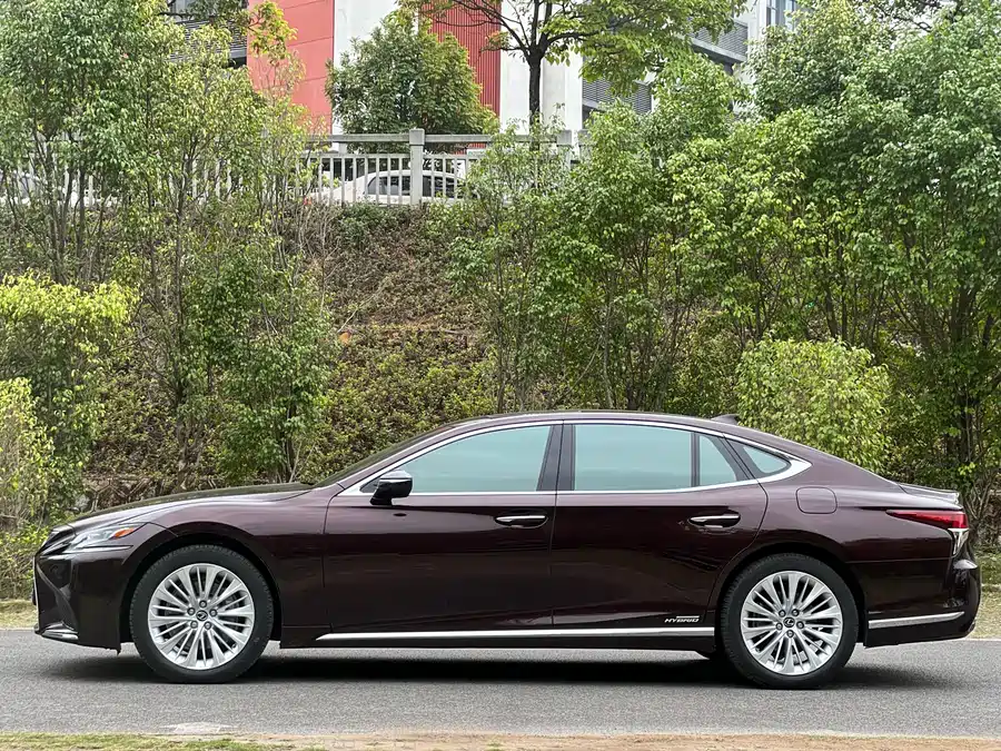 Lexus LS