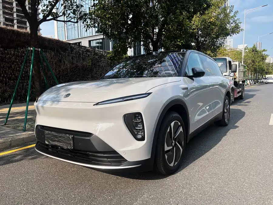 NIO ES8