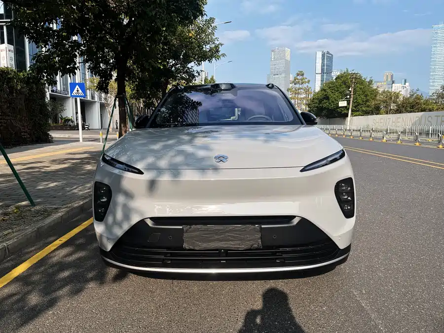 NIO ES8