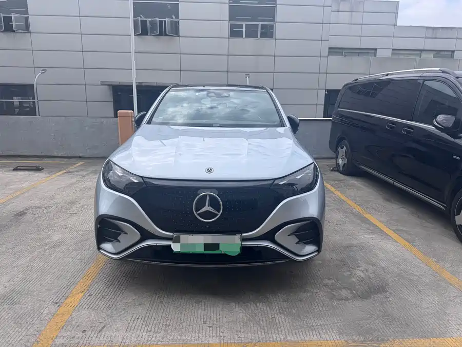 Mercedes Benz EQE SUV