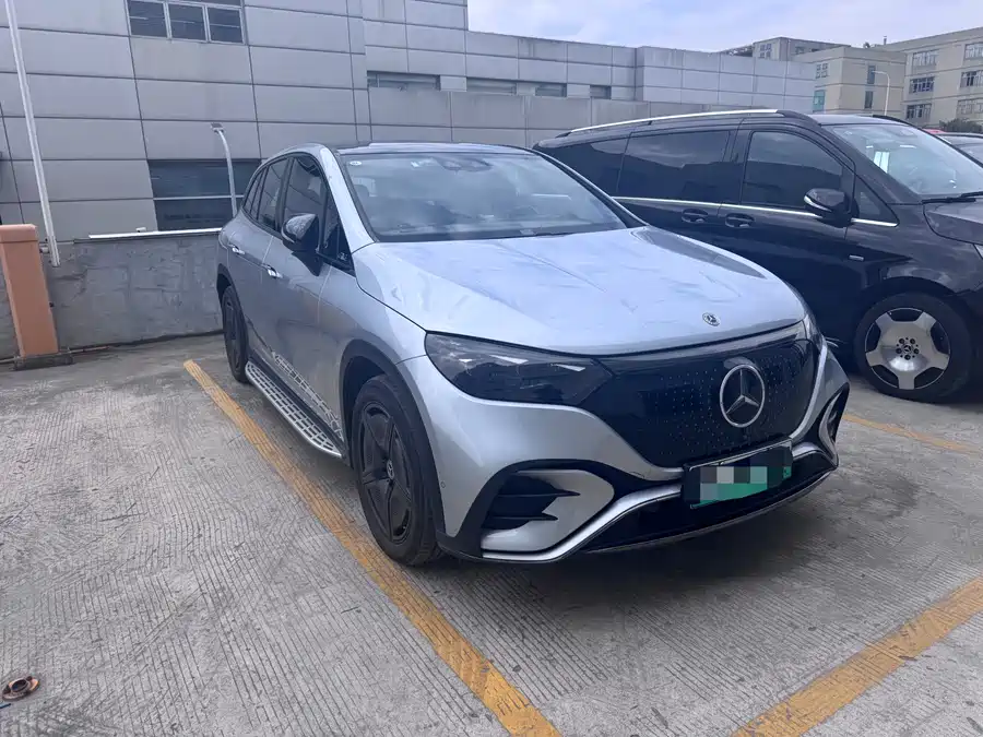 Mercedes Benz EQE SUV