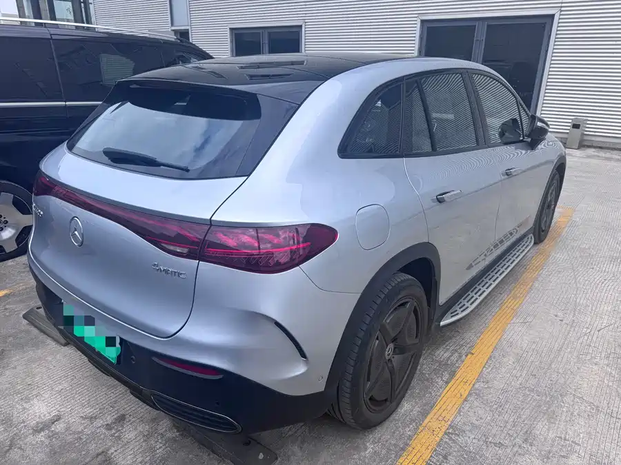 Mercedes Benz EQE SUV