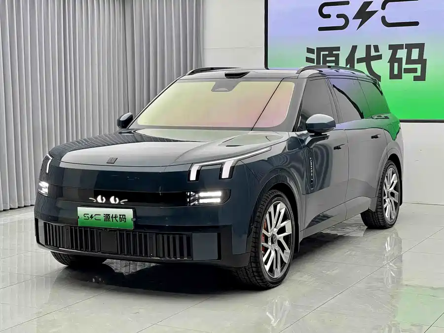 Lynk & Co 900
