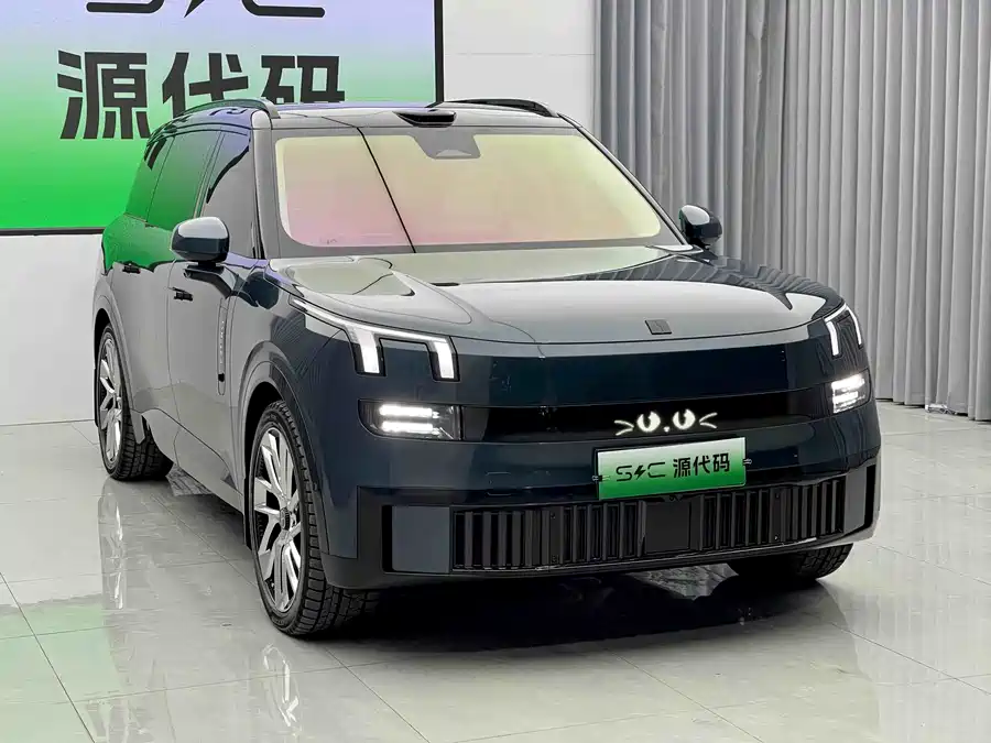 Lynk & Co 900