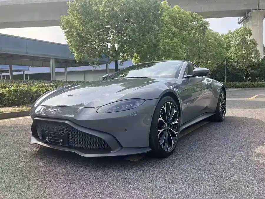 Aston Martin V8 Vantage