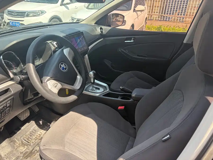Venucia T70