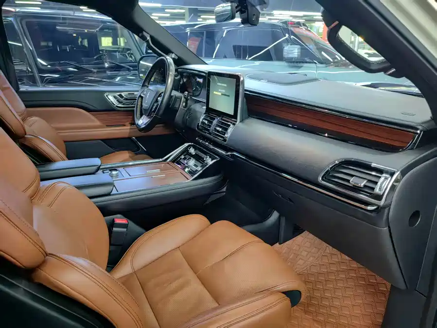 Lincoln Navigator