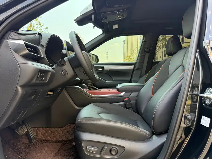 Toyota Crown Land