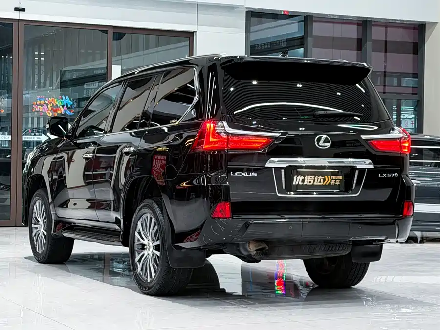 Lexus LX