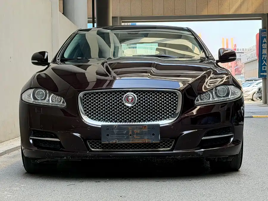 Jaguar XJ