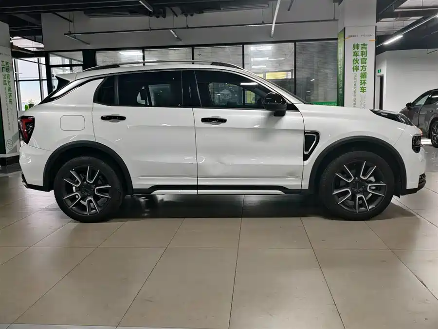 Lynk & Co 01