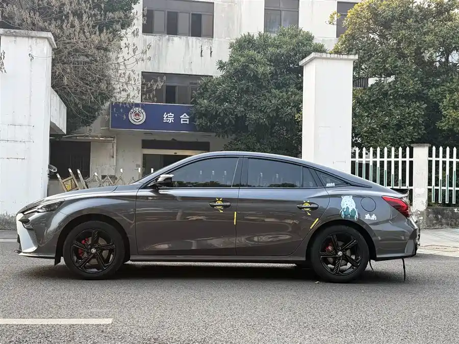 MG 5 Scorpio