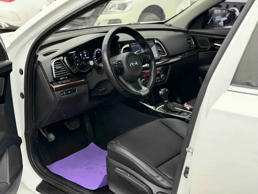 Kia K4