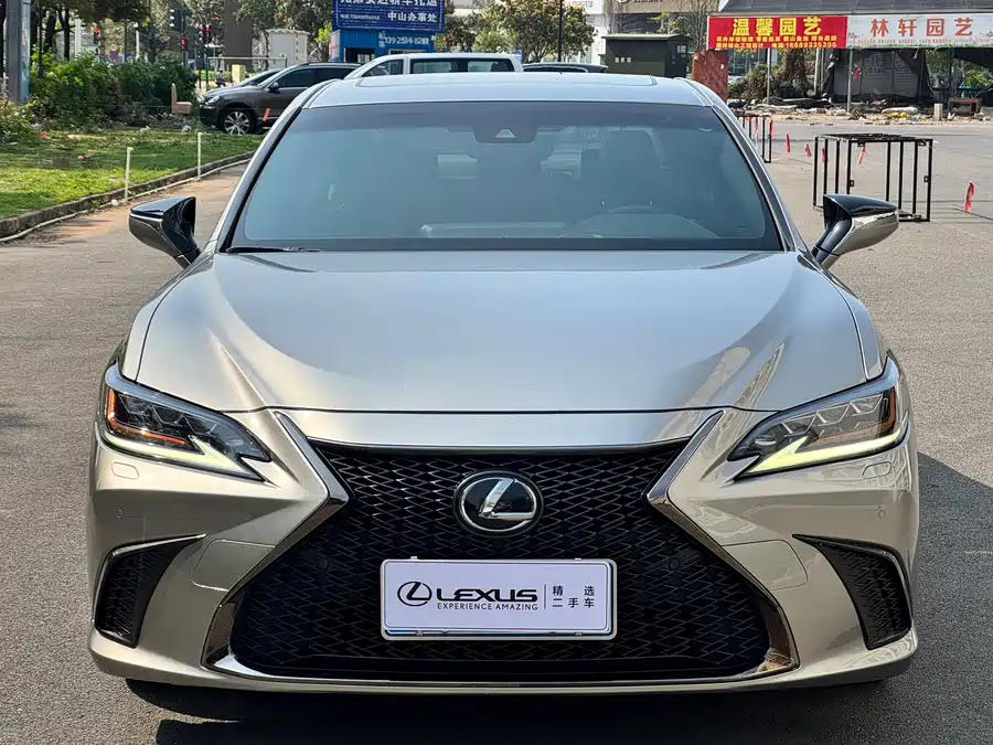 Lexus ES