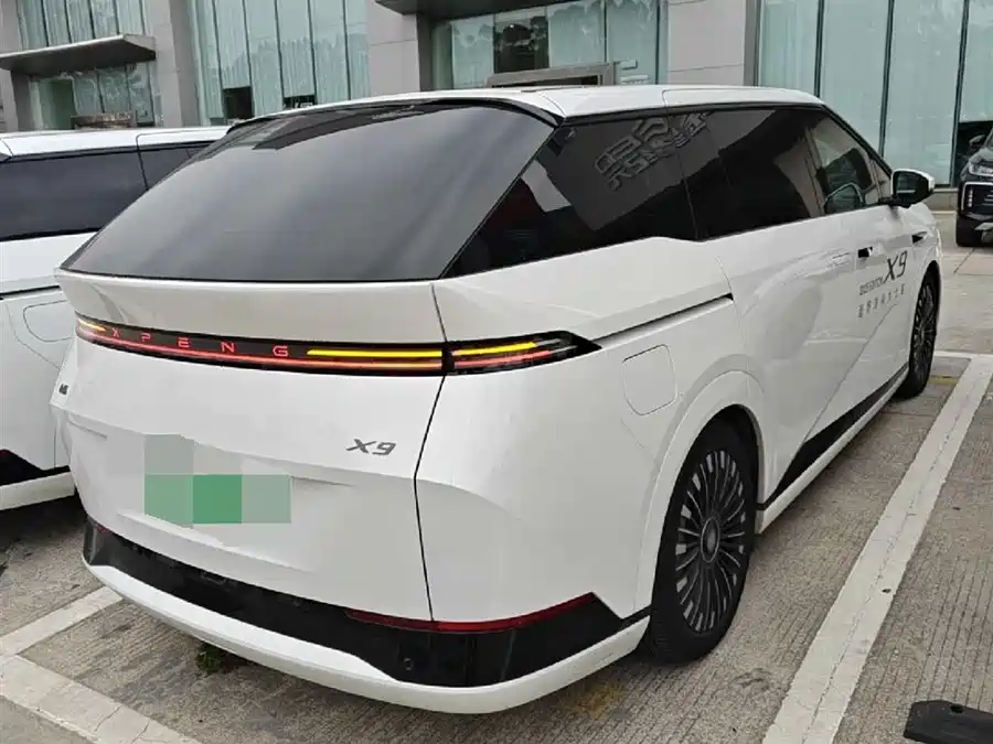 Xpeng X9