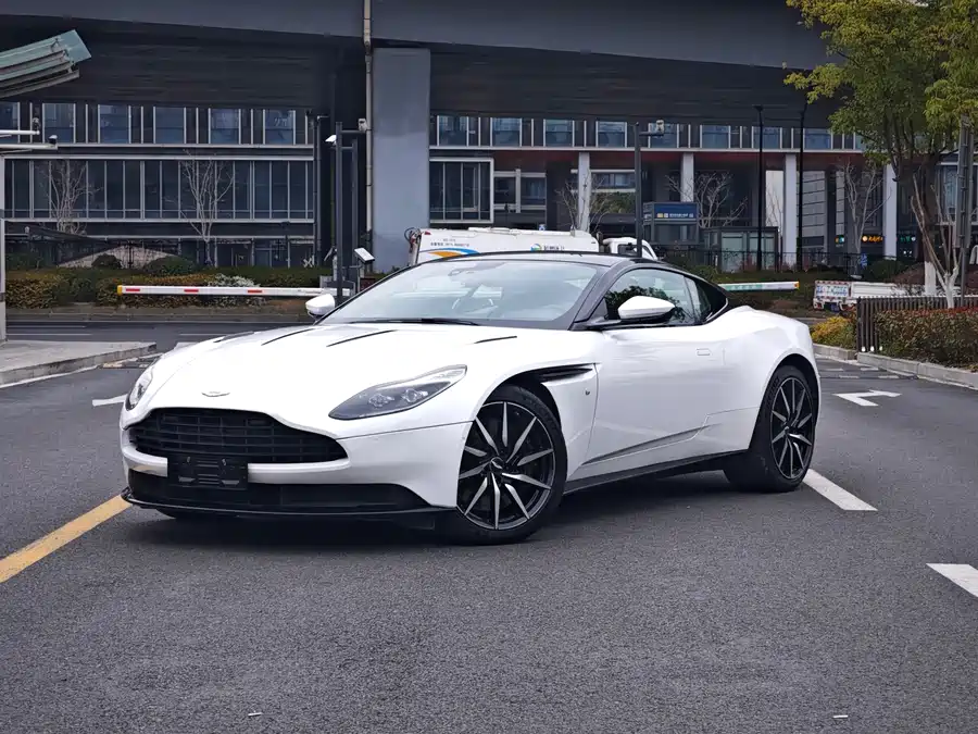 Aston Martin DB11