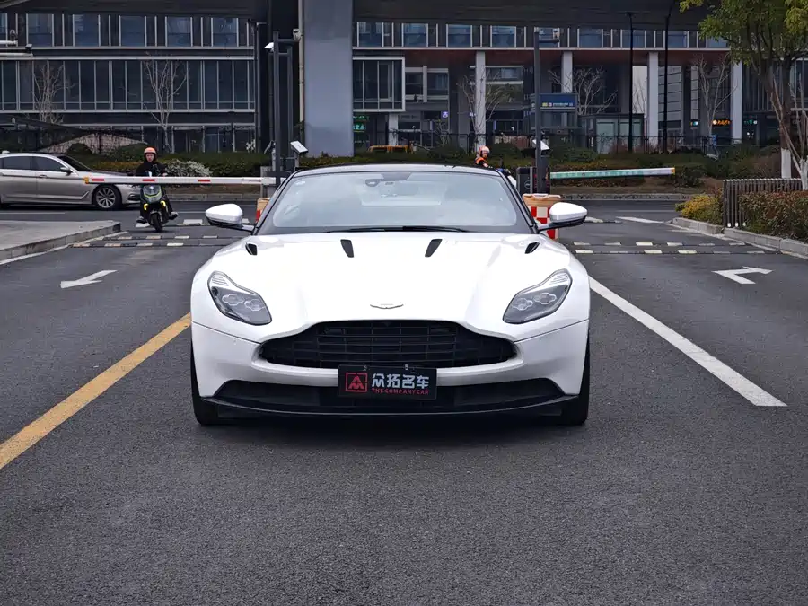 Aston Martin DB11