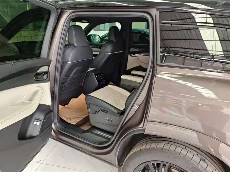 Audi Q6