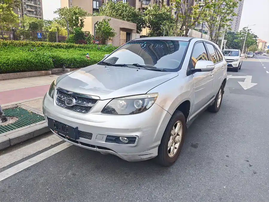 BYD S6