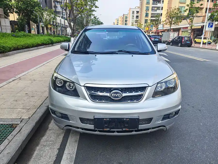 BYD S6