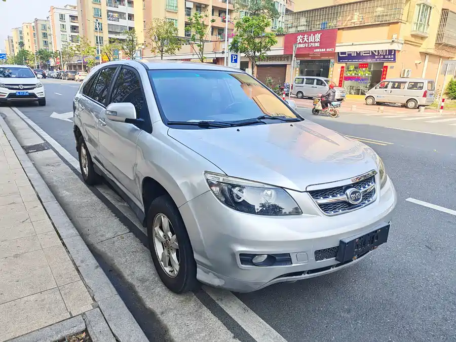 BYD S6