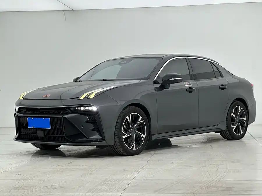 Lynk & Co 03