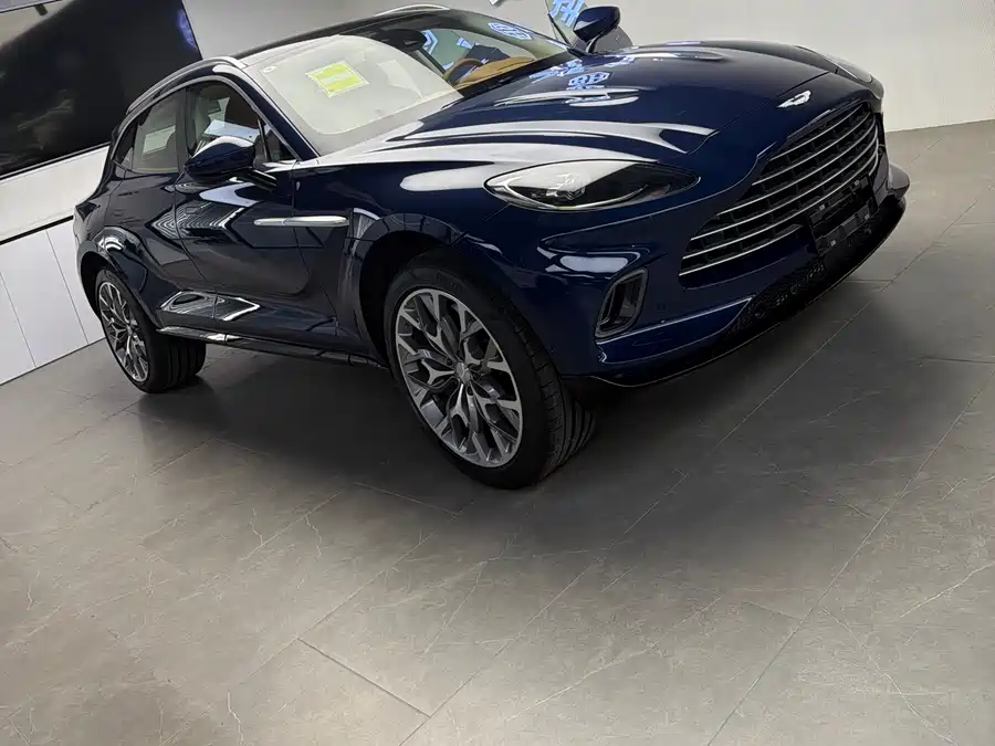 Aston Martin DBX