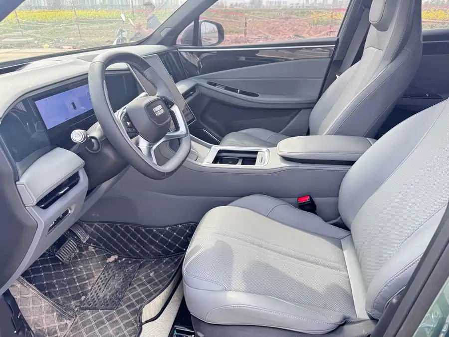 Geely Galaxy L7