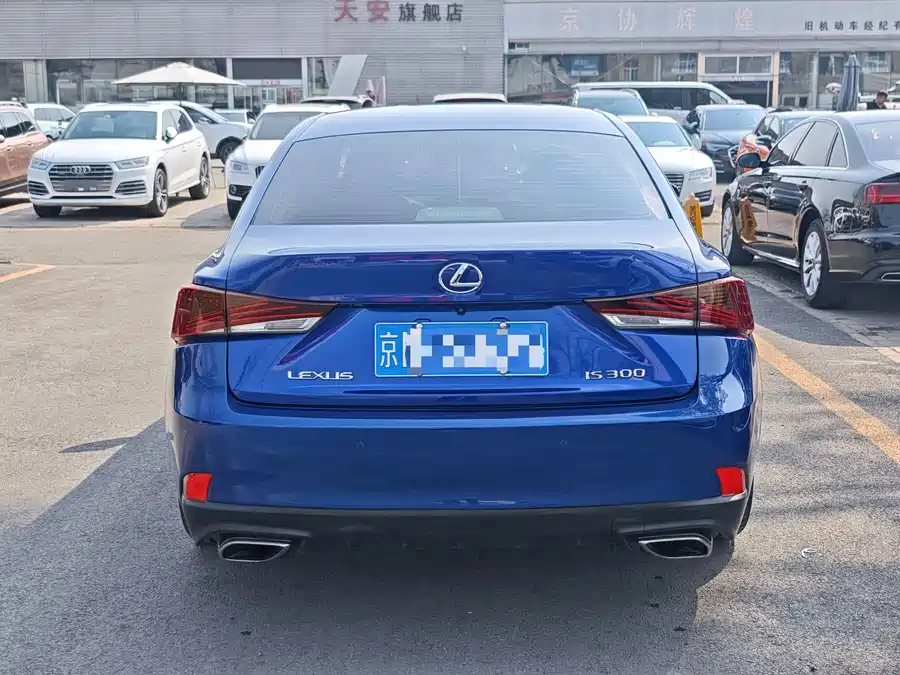 Lexus IS