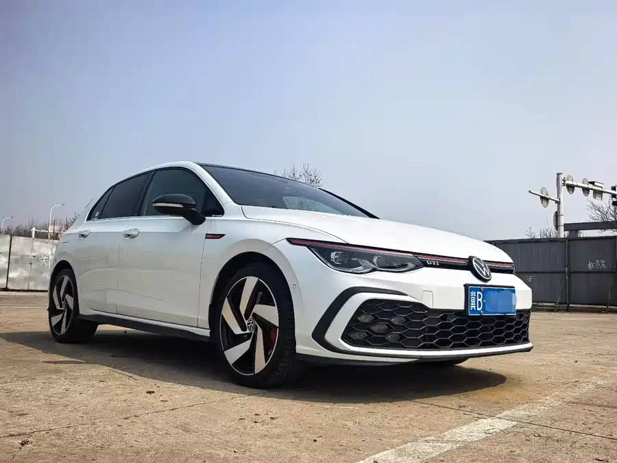 Volkswagen Golf GTI