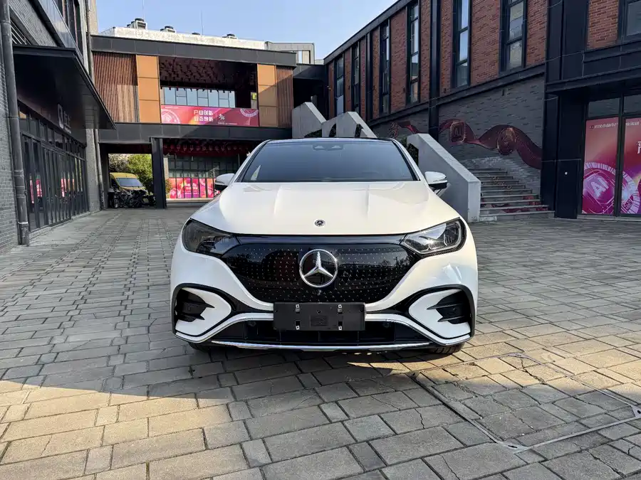 Mercedes Benz EQE SUV