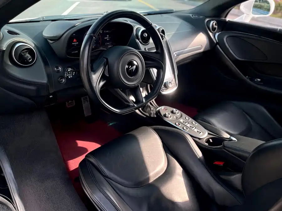 McLaren GT