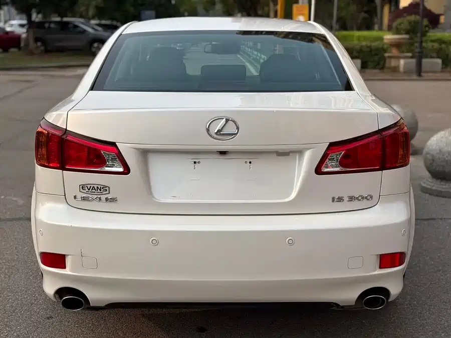 Lexus IS