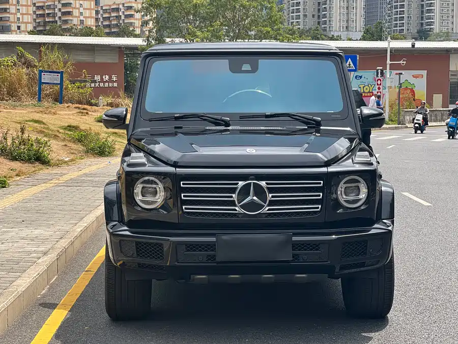 Mercedes Benz G-rated