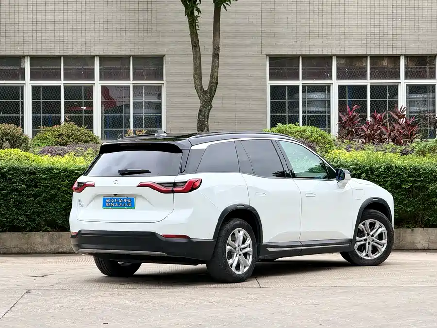 NIO ES8