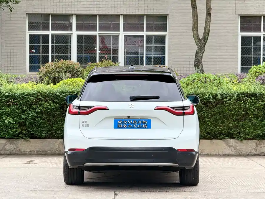NIO ES8