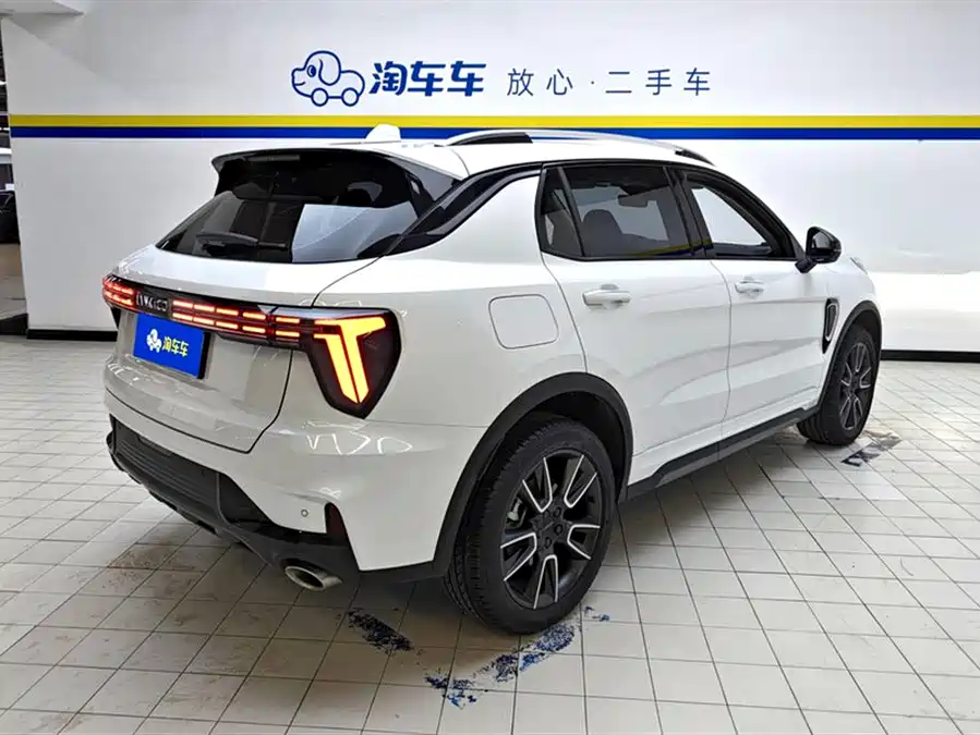 Lynk & Co 01