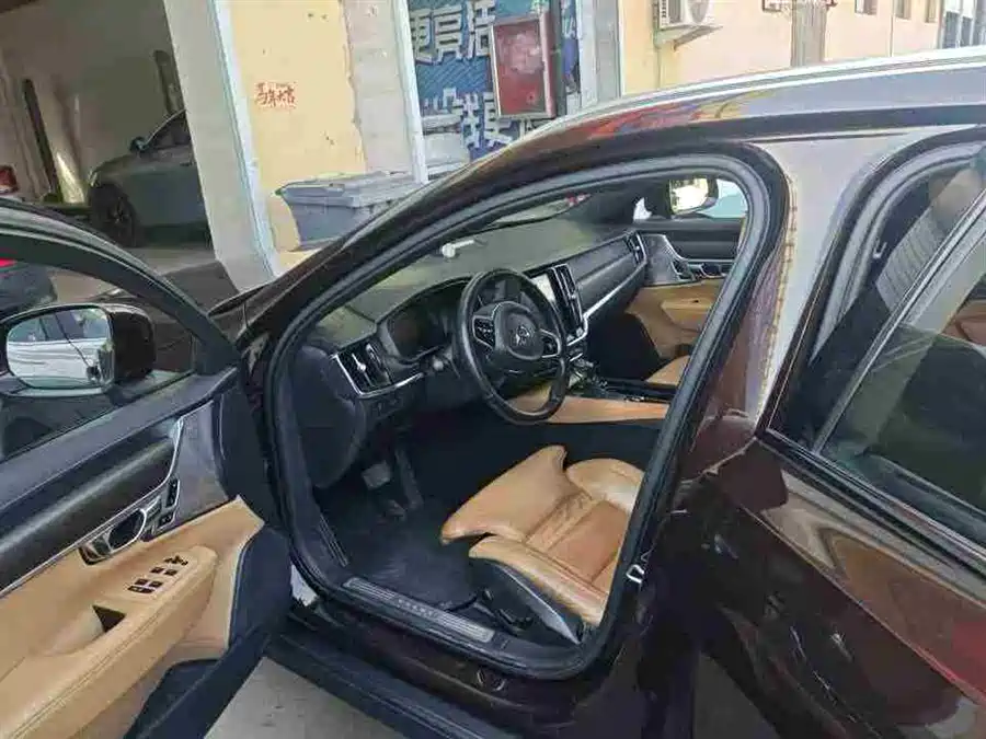 Volvo V90