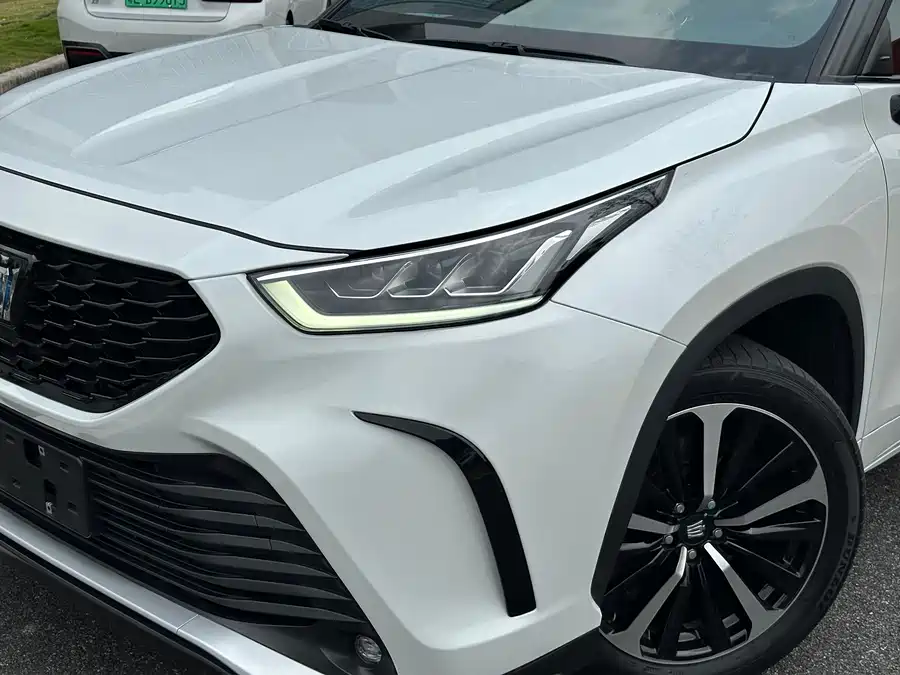 Toyota Crown Land