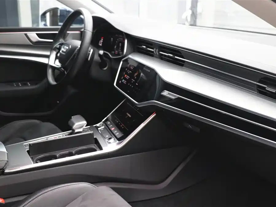 Audi A7L