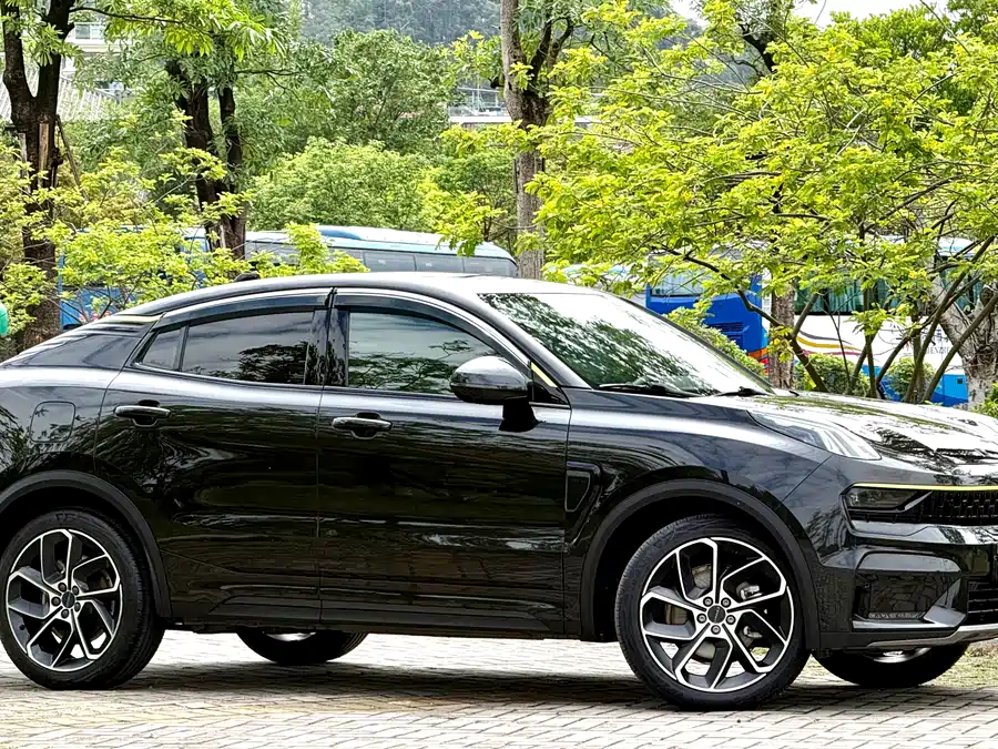 Lynk & Co 05