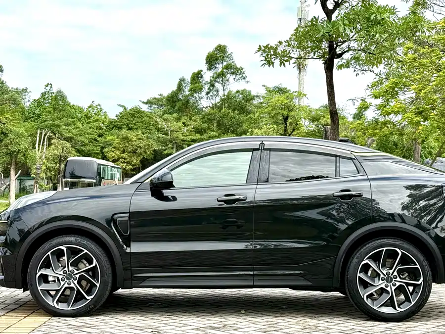 Lynk & Co 05