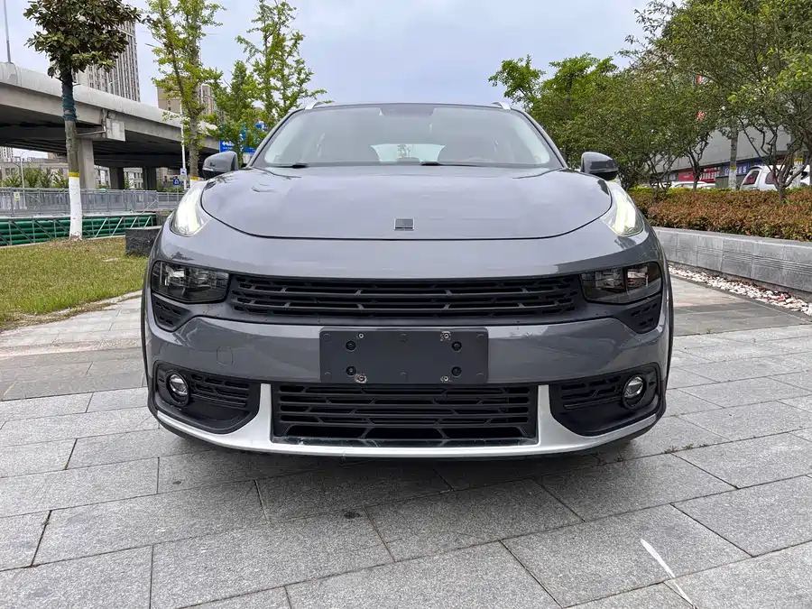 Lynk & Co 02