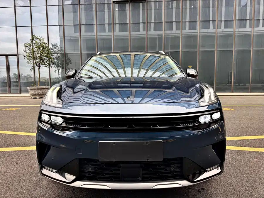 Lynk & Co 06