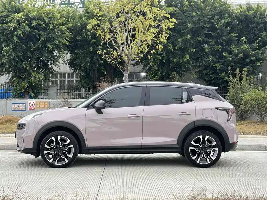 Lynk & Co 06