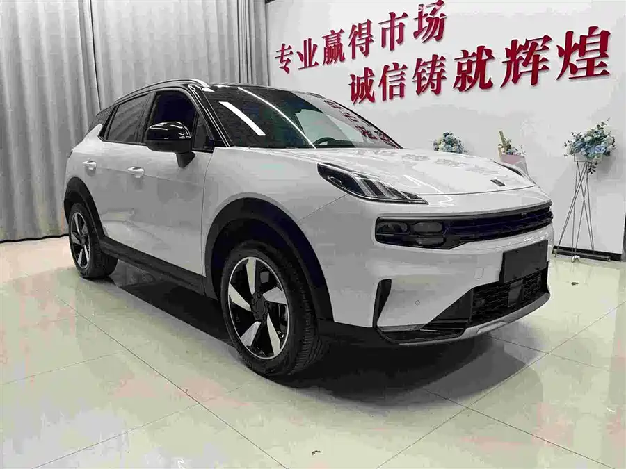Lynk & Co 06